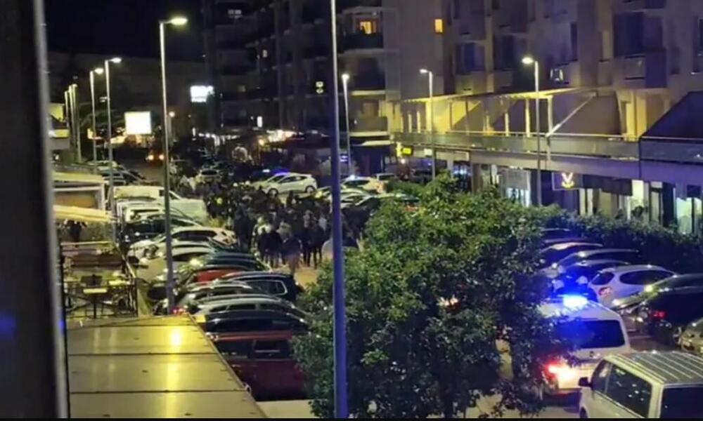 Tenzije ispred Vlade Crne Gore ne jenjavaju! Privedeno 11 osoba, demonstranti uzvikuju: "Turci napolje"