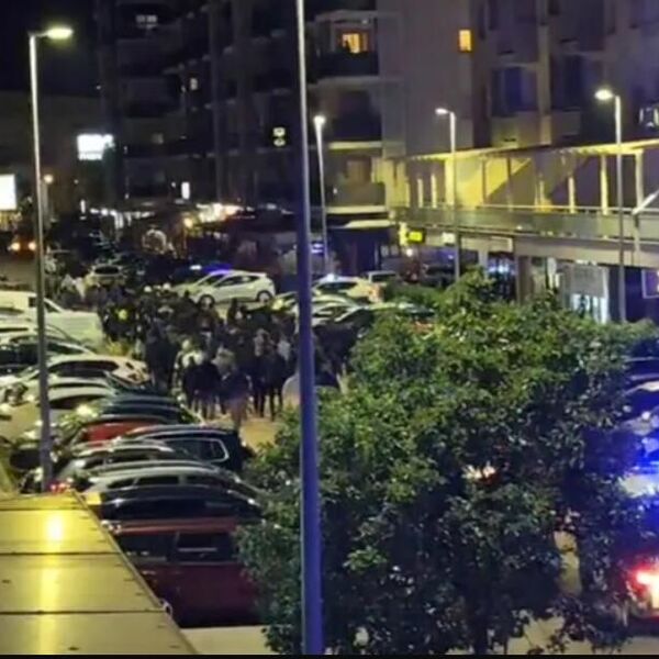 Sve vreme uzvikuju "Turci napolje"! Strašni snimci iz Podgorice: Grupe maskiranih muškaraca izašle na ulice!