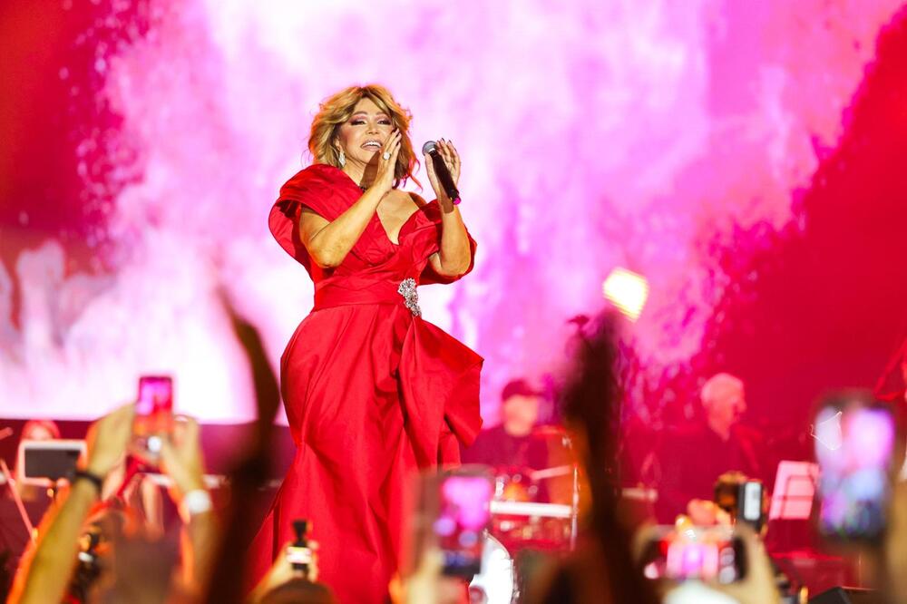 LEGENDARNA PESMA U POTPUNO NOVOM OBLIKU - Nakon tri rasprodata koncerta, Neda se vraća u MTS dvoranu