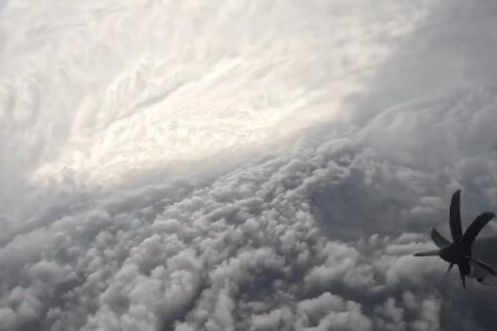 ZASTRAŠUJUĆ SNIMAK IZ SRCA URAGANA PETE KATEGORIJE! Ovo "čudovište" preti da sve razori, sprema se haos! (VIDEO)