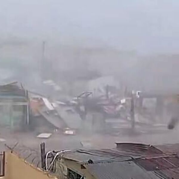 Uragan Melisa opustošio Jamajku! Tri osobe poginule tokom snažne oluje, poplave i talasi gutaju sve! (VIDEO)