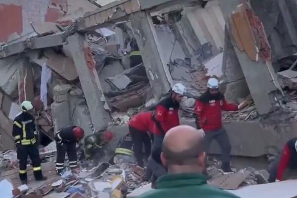 Srušila se zgrada u Turskoj, traga se za zarobljenima ispod ruševina! Strašni snimci haosa, na sve srane krš i lom!