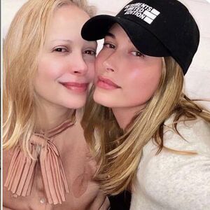 "IZGLEDAŠ KAO TRANS OSOBA" Manekenku žestoko vređali, a ovakav odgovor niko nije očekivao - preokrenula situaciju