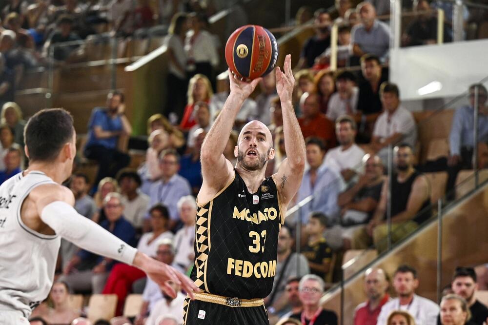 Poznato kada će Nik Kalates debitovati za Partizan!