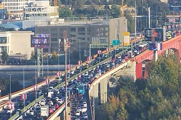Kilometarske kolone, čepovi na sve strane... Popodnevni špic u Beogradu nikad gori - ovi delovi potpuno zakrčeni!