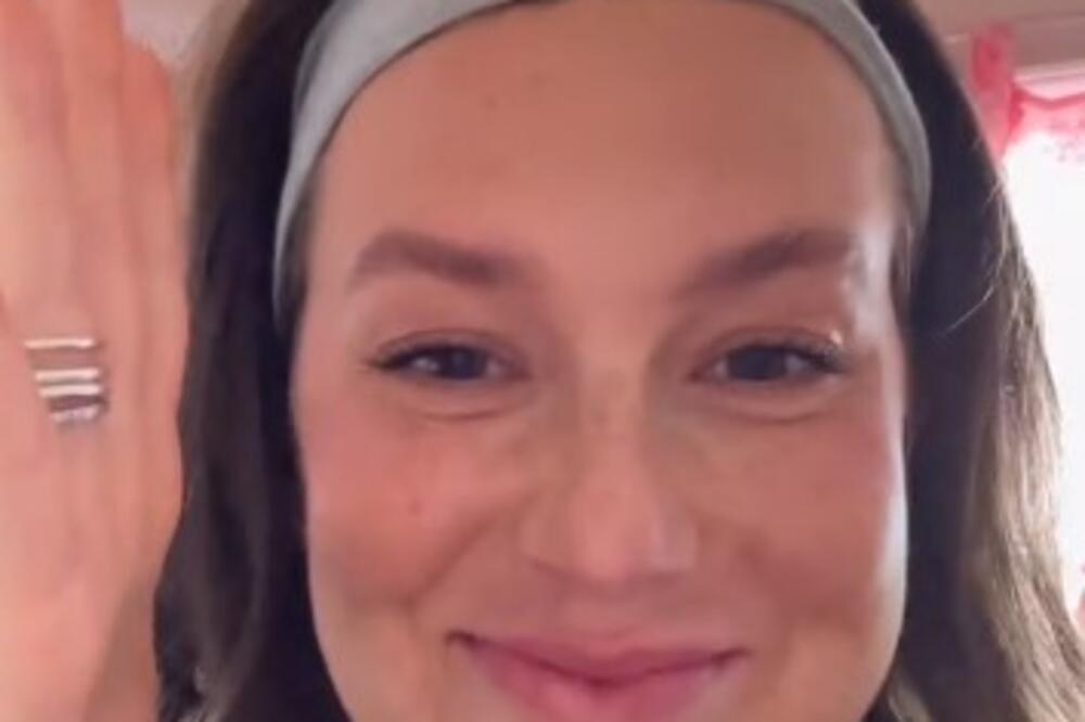 KUPILA ZAVESE ZA DEČJU SOBU, PA SE ZAPREPASTILA KAD IH JE BOLJE POGLEDALA: Biće vam jasno čim vidite OVAJ DETALJ!