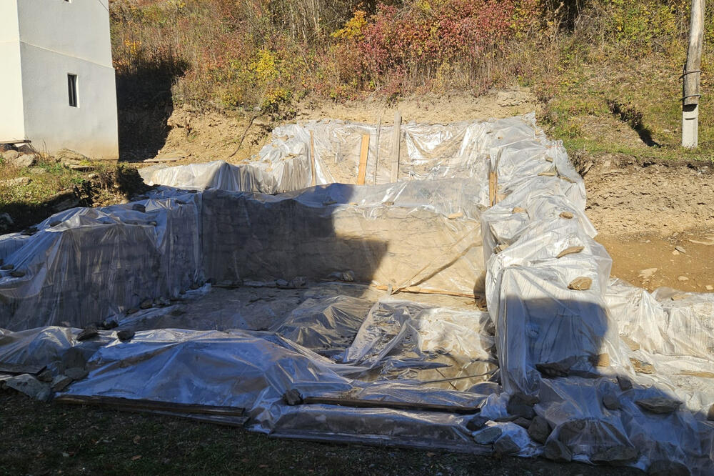 ARHEOLOZI MISLILI DA ISTRAŽUJU MANASTIR POSVEĆEN SVETOM PETRU I PAVLU: Zbog 1 predmeta shvatili ŠTA SE KRIJE IZA...