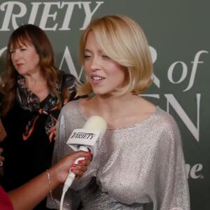 FATALNA, PLAVA I PRSATA! Kada se pojavila ljudi nisu prestajali da bulje u dekolte - MAJKA PRIRODA I ČISTE ŠESTICE