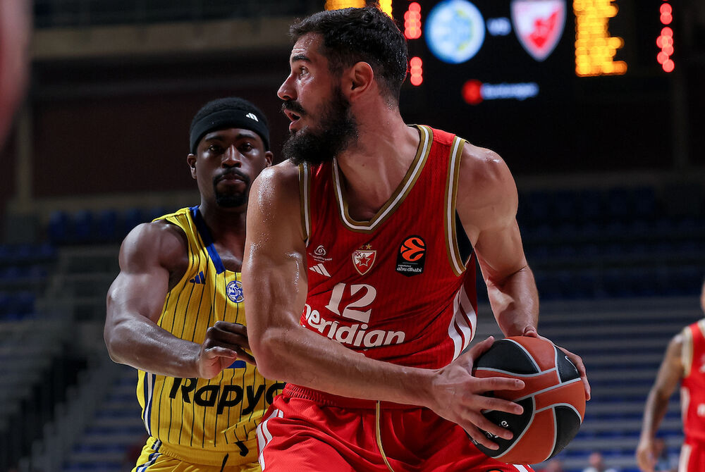 Nikola Kalinić na utakmici Makabija iz Tel Aviva i Crvene zvezde