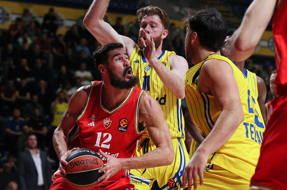 Nikola Kalinić na utakmici Makabija iz Tel Aviva i Crvene zvezde