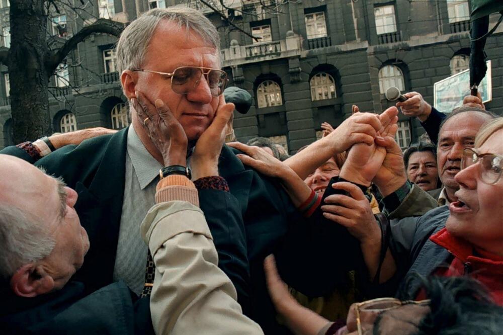 NI VOJU NISU POŠTEDELI! VIC ZBOG KOJEG ĆETE PLAKATI OD SMEHA (VIŠE PUTA U TOKU DANA): Kako se zove Šešeljeva...