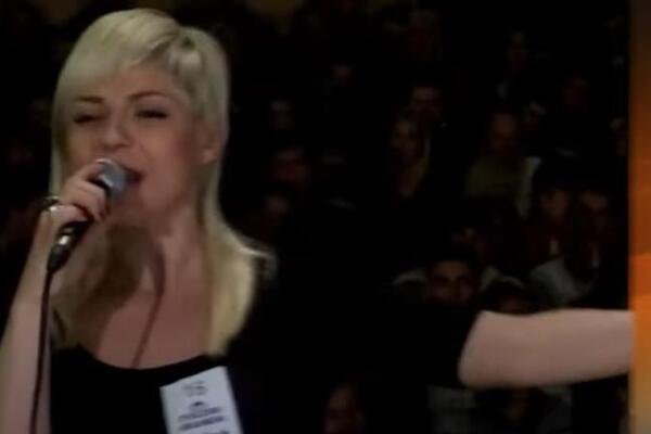 BEZ SILIKONA, KRIVE ŠIŠKE I MALE USNE! Nju danas niko živ ne bi prepoznao! Slike iz prošlosti šokiraju