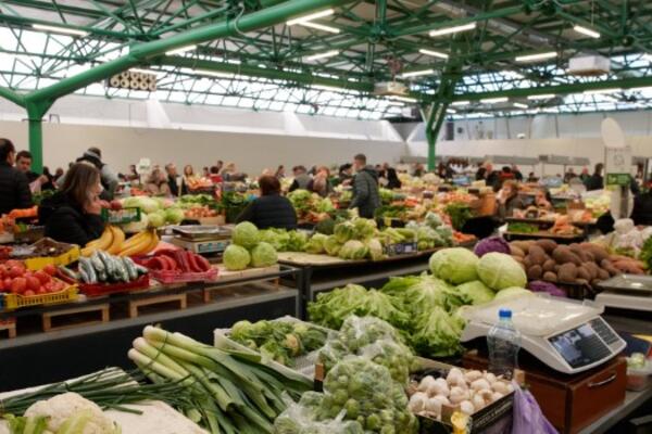 Eksplodirale cene na pijacama pred Aranđelovdan! Turšija, boranija, kupus - kao da su od zlata, za meso ne pitajte