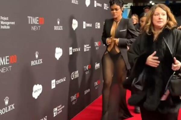 Kao da kod kuće nije imala garderobu! Svi gledali kako seva zadnjica – jedva prekrila intimne delove, ŠOK DANA