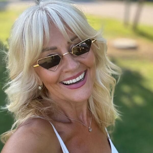 Otkopčala dugme na bluzi i razbudila maštu: Slavica Rokvić ko prava boginja, u 61. godini oduzima dah