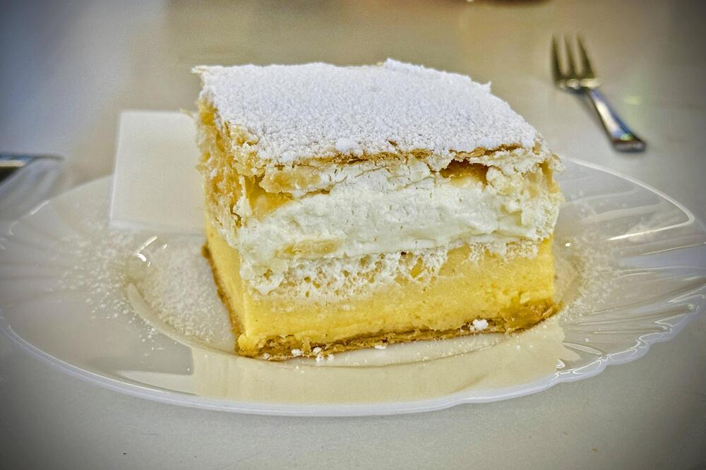 Krempita koja se topi u ustima: Majstorski recept za omiljeni slatkiš, svaki zalogaj je uživanje, obavezno probajte