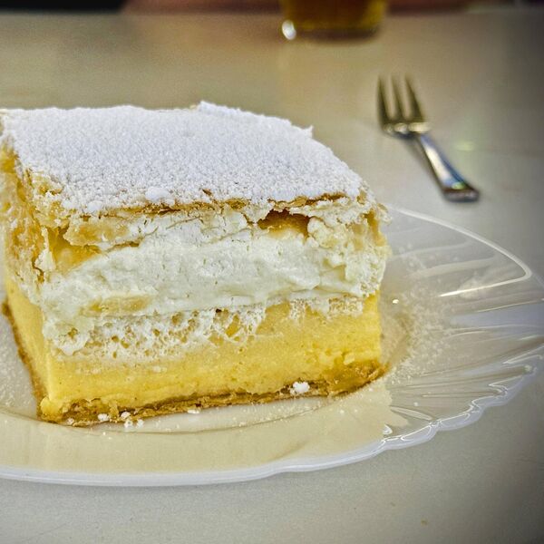 Krempita koja se topi u ustima: Majstorski recept za omiljeni slatkiš, svaki zalogaj je uživanje, obavezno probajte