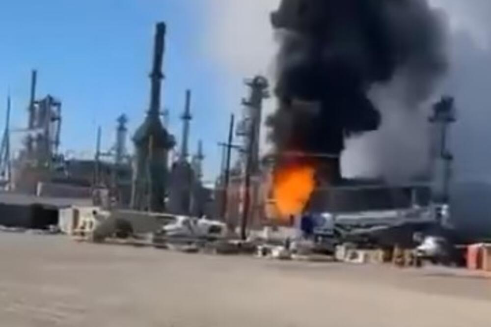 Stravični snimci eksplozije u rafineriji u Novom Meksiku! (VIDEO)