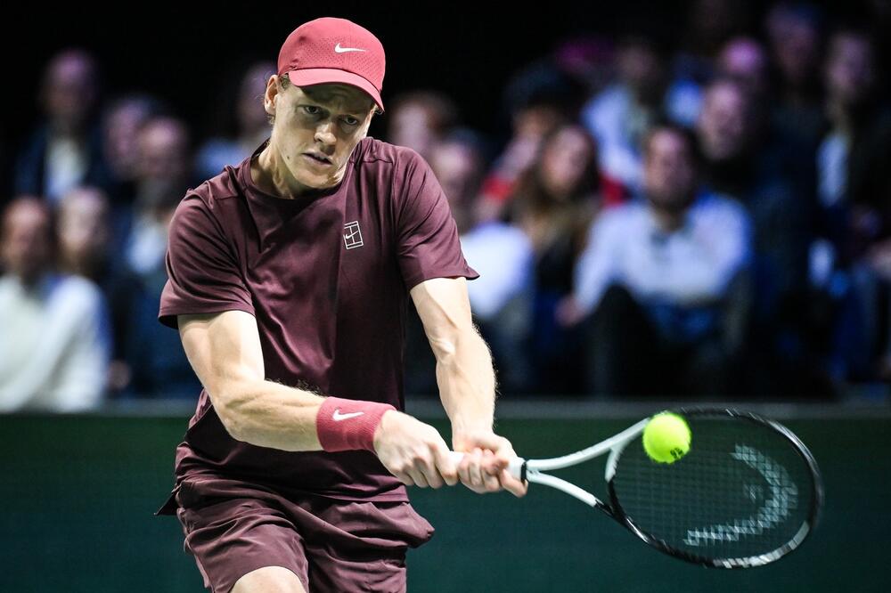 Janik Siner razbio Zvereva za finale Mastersa u Parizu (Video)