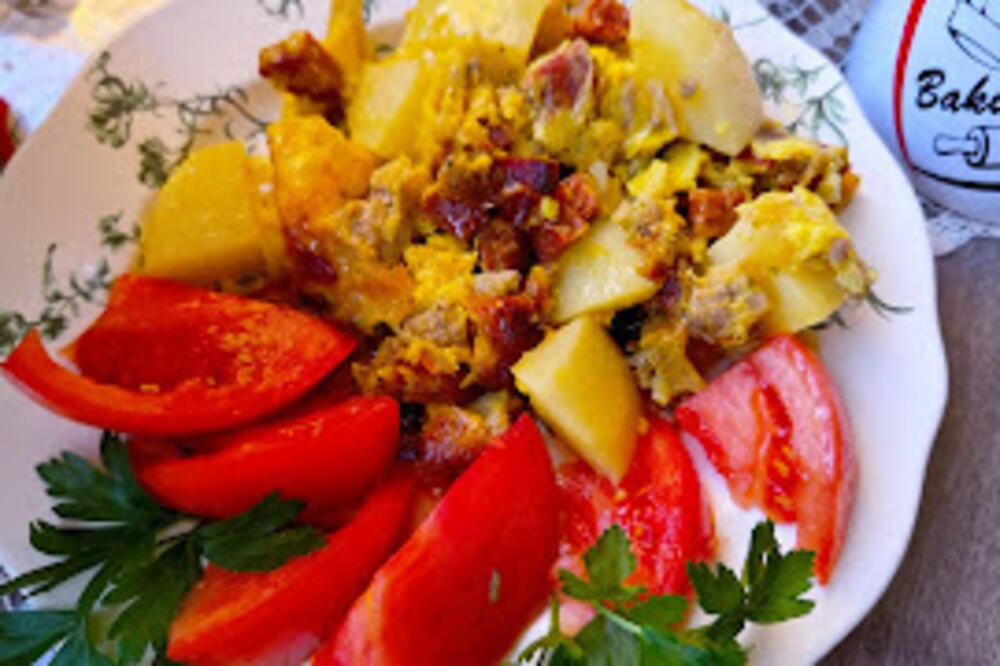 Pravo čudo na tanjiru: Preliveni krompir sa mlevenim mesom prste da poližete, bakin recept za ukusan ručak