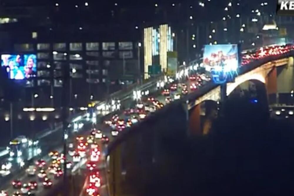 Nedelja veče, a u Beogradu neviđeni kolaps: Vozila mile, nema gde igla da padne - na ove dve deonice je kritično