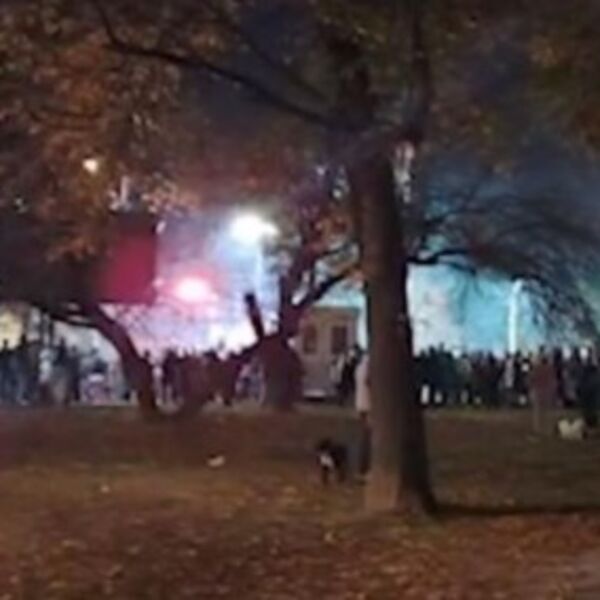 Policija sprečila masovnu tuču dve grupe građana: Haos ispred Skupštine Srbije