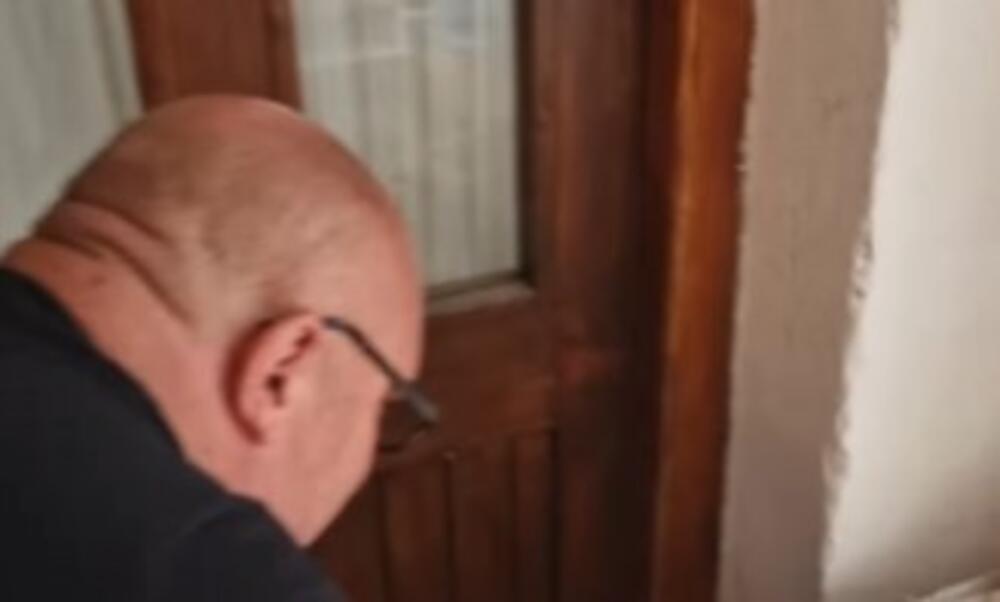 "OVO JE DOBRO ZA HOROR" Zmijolovac Vladica u krovu kuće naišao na JEZIV PRIZOR: "Ko zna koliko..." A NISU ZMIJE!