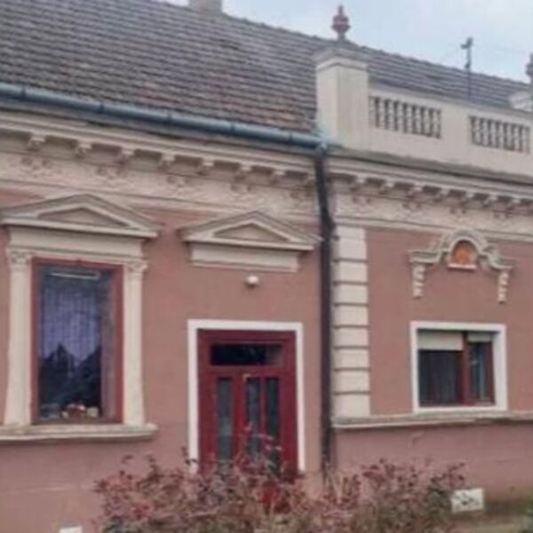 U blizini ovog grada se prodaje ogromna kuća za smešne pare: Idealna je za veliku porodicu (FOTO)