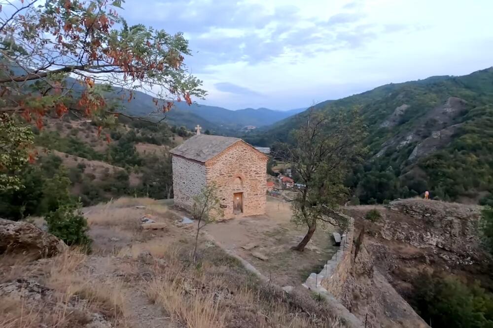 U OVOJ CRKVI NA JUGU DEŠAVAJU SE ČUDA! Podignuta je na VRAŽJEM KAMENU, a kad odete tamo, ovo može da vam se DESI!