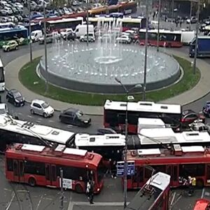 ŠPIC TEK SLEDI, A BEOGRAD SE VEĆ "CRVENI": Vozila se JEDVA KREĆU, kolaps je ŠIROM GRADA, nema igla gde da padne