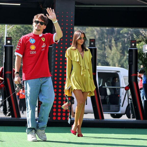 KO JE LEPA ALEKSANDRA? Ferarijeva zvezda staje na ludi kamen - zaprosio vatrenu brinetu, od 2023. je njegova ljubav