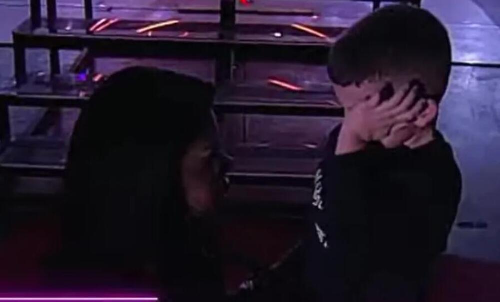 SINOĆ JE EMITOVANA NAJPOTRESNIJA SCENA NA PINKU! Kleknula ispred sina, a onda je nacija BRIZNULA U PLAČ