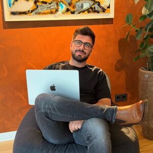 KO JE ZAPRAVO FEĐA? Doktorirao lingvistiku, predavao na fakultetu, a sada sarađuje sa našim zvezdama - ima i BIZNIS