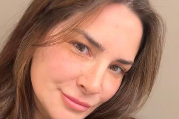 KOLIKO, BRE, OVA ŽENA IM GODINA? Brineta šokirala sve - podmlađivanje koje obara s nogu, kao da je DEVOJKA OD 20