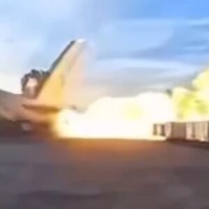 OVO JE TRENUTAK KADA SE SRUŠIO AVION U AMERICI: Broje se MRTVI, puklo je kao BOMBA, stravična eksplozija! (VIDEO)