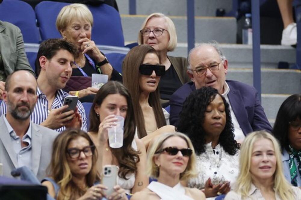 Danas i dalje radi kao glavna kreativna direktorka svog modnog carstva.