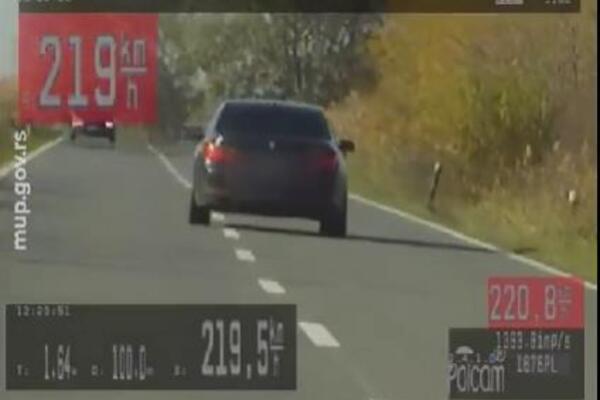 BAHATI VOZAČ "BMW"-a VOZIO PREKO 200 NA SAT: Presretači jurili za njim, on samo DODAVAO GAS i pravio još prekršaja!
