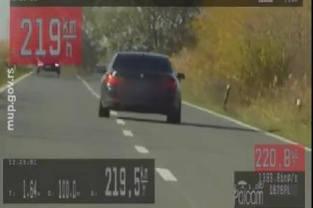 BAHATI VOZAČ "BMW"-a VOZIO PREKO 200 NA SAT: Presretači jurili za njim, on samo DODAVAO GAS i pravio još prekršaja!