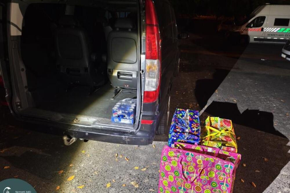 Srbi nagrabusili u Mađarskoj zbog šopinga za rođake, preti im kazna od 15.500 evra! EVO ŠTA SU INSPEKTORI SVE NAŠLI