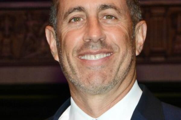 DANAS DEKA, A NEKAD PRETEČA TRENDA ZABAVLJANJA SA DUPLO MLAĐIM! U 39-oj zaveo SREDNJOŠKOLKU, mediji eksplodirali