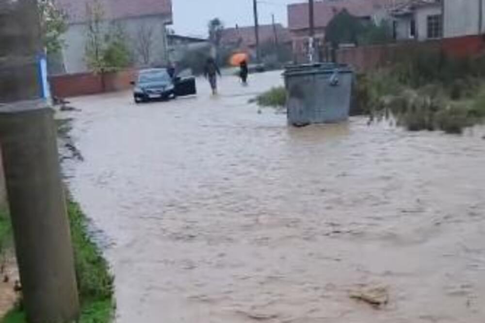 Posle strašnih poplava u Leskovcu, domaćinstva i dalje pod vodom! Izlili se kanli i reke, upućen apel meštanima!