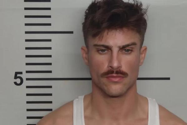 Najzgodnijeg robijaša je ovaj lepotan srušio sa trona: Žene odlepile za ovom fotkom, a u dosijeu mu piše da je...