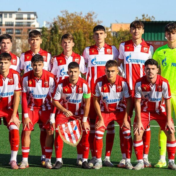 Italijanski, belgijski i holandski skauti videli dve magije novog talenta Crvene zvezde (Video)