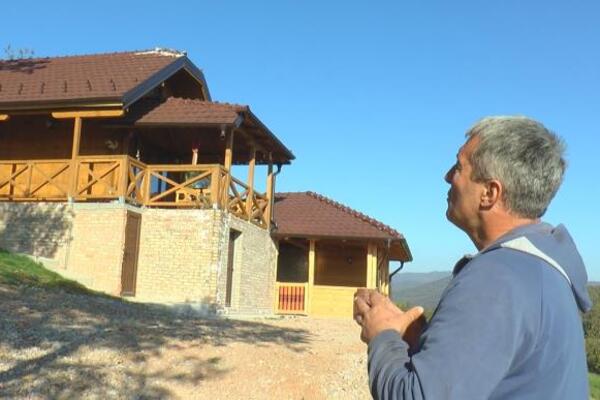 Dejan je kupio 2,5 hektara zemlje i usrećio 25 porodica! Ovim Šumadincem se diči cela Srbija, pravo herojsko delo