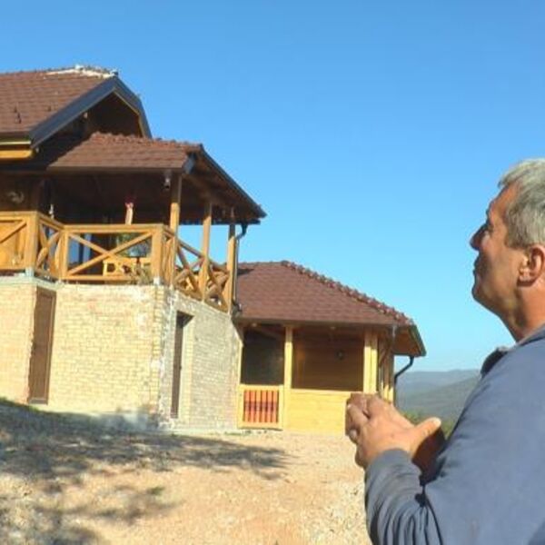 Dejan je kupio 2,5 hektara zemlje i usrećio 25 porodica! Ovim Šumadincem se diči cela Srbija, pravo herojsko delo