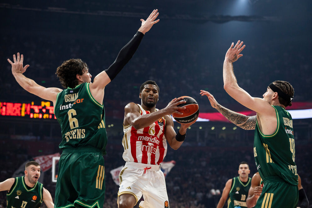 Džered Batler na utakmici Crvene zvezde i Panatinaikosa