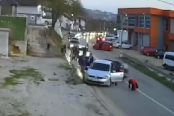 NOVI SNIMAK STRAVE IZ KLADUŠE! Suvozač seo za volan i krenuo da gazi ljude, UZNEMIRUJUĆI DETALJI!