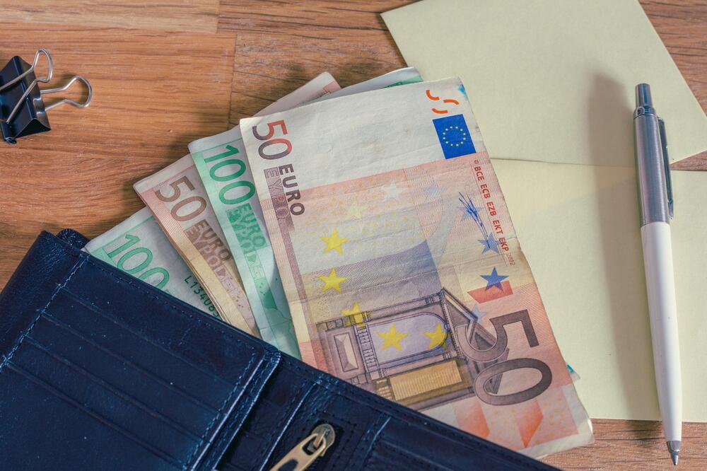 Ako vidite ovakve novčanice, ni u ludilu ih ne uzimajte: Pojavio se lažni novac u komšiluku, jedan znak ih odaje!