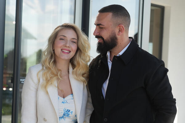 Zavirite u stan Nikoline i Saše Kapora: O ovakvom domu sanjaju mnogi, ne zna čovek gde pre da gleda, svaka im čast