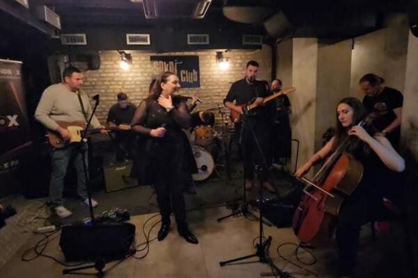 SPEKTAKULARNA PROMOCIJA ALBUMA BENDA VATROM U LED!